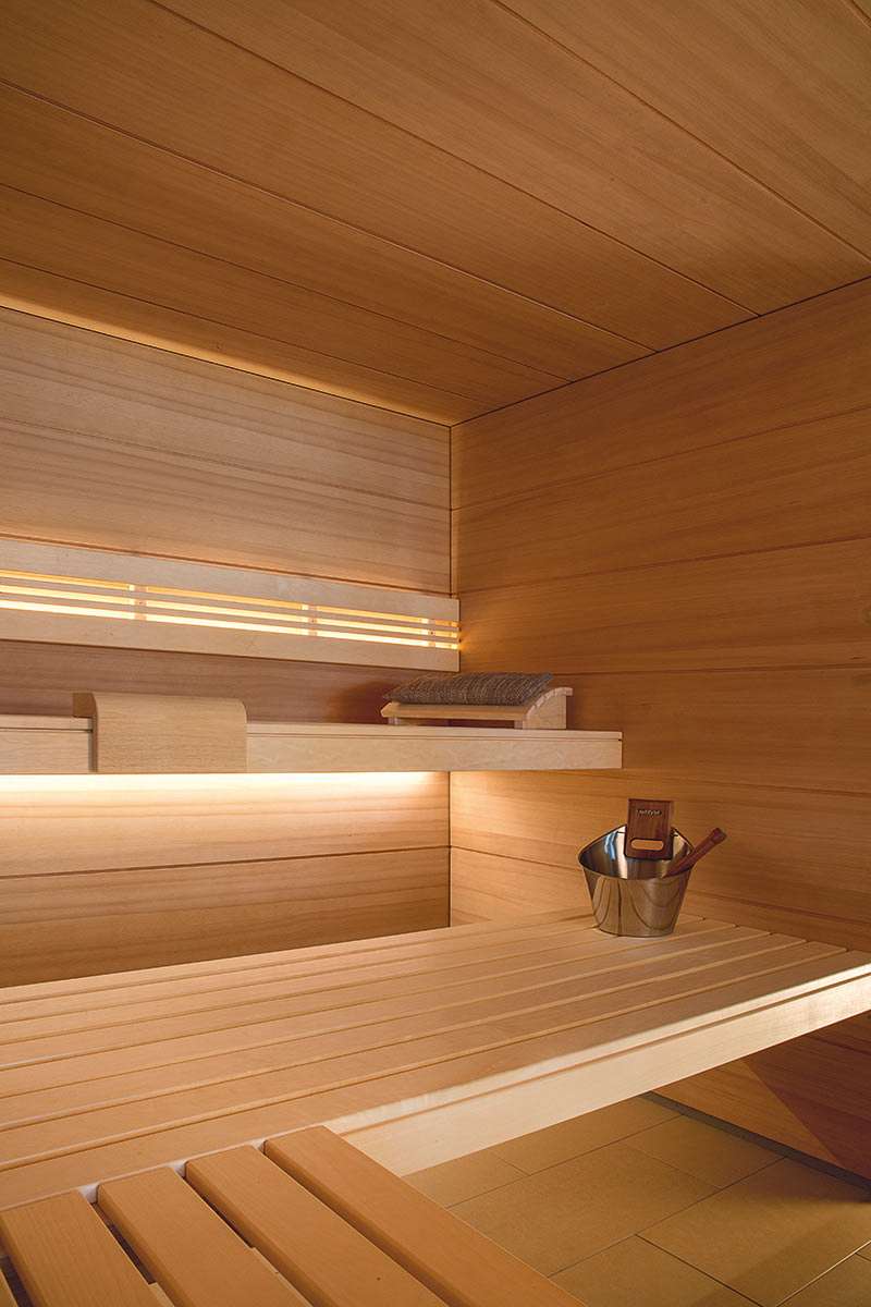 waermegrad-innensauna-blank-designlinie-ganzglasfront-©christophbohm