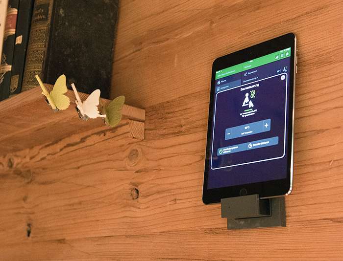 waermegrad-aussensauna-ausstattung-gira-wandladegerat-ipad-app-steuerung